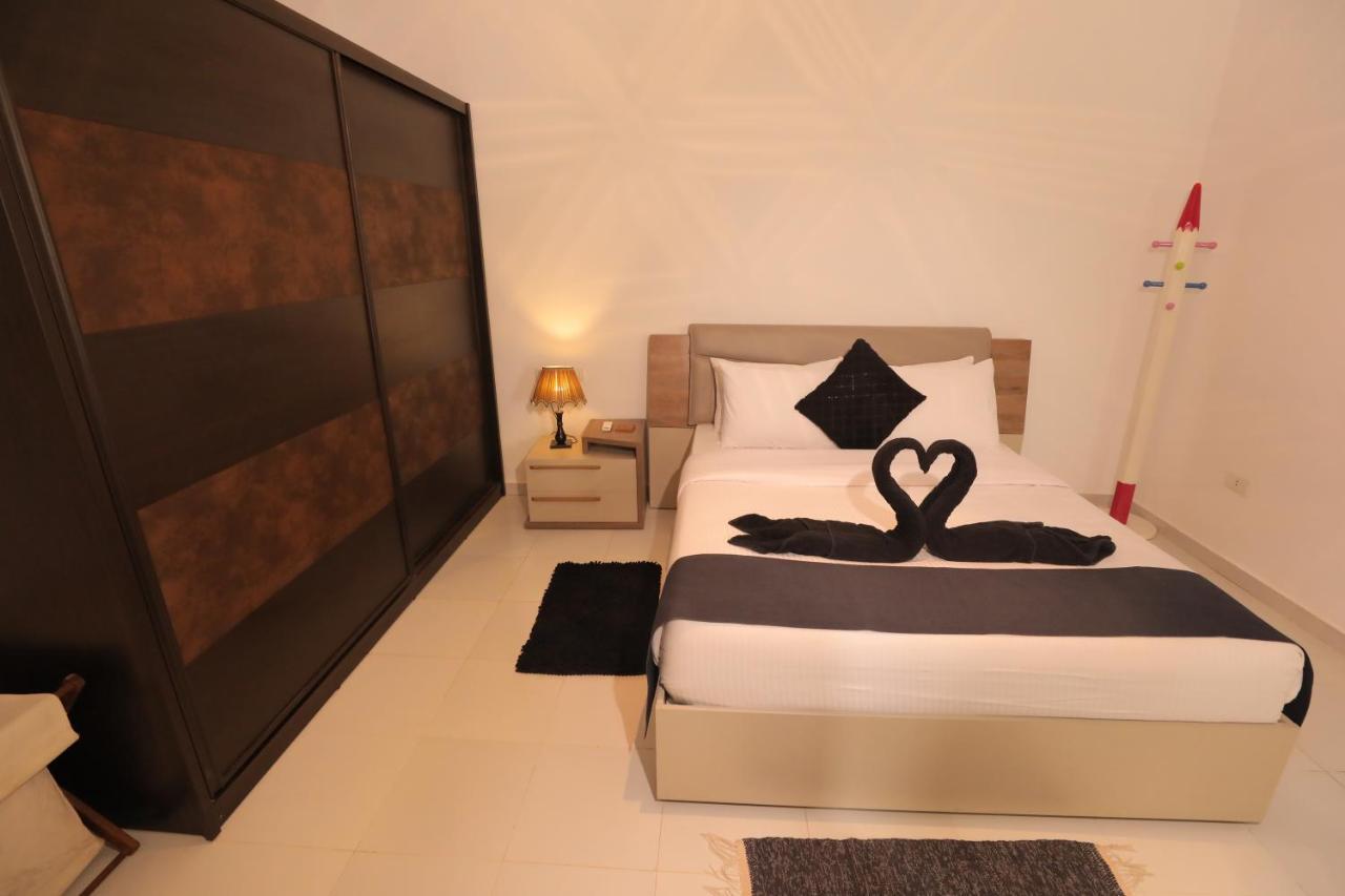 Pyramids Gem Plaza Hotel Kafrat al Jabal Bagian luar foto