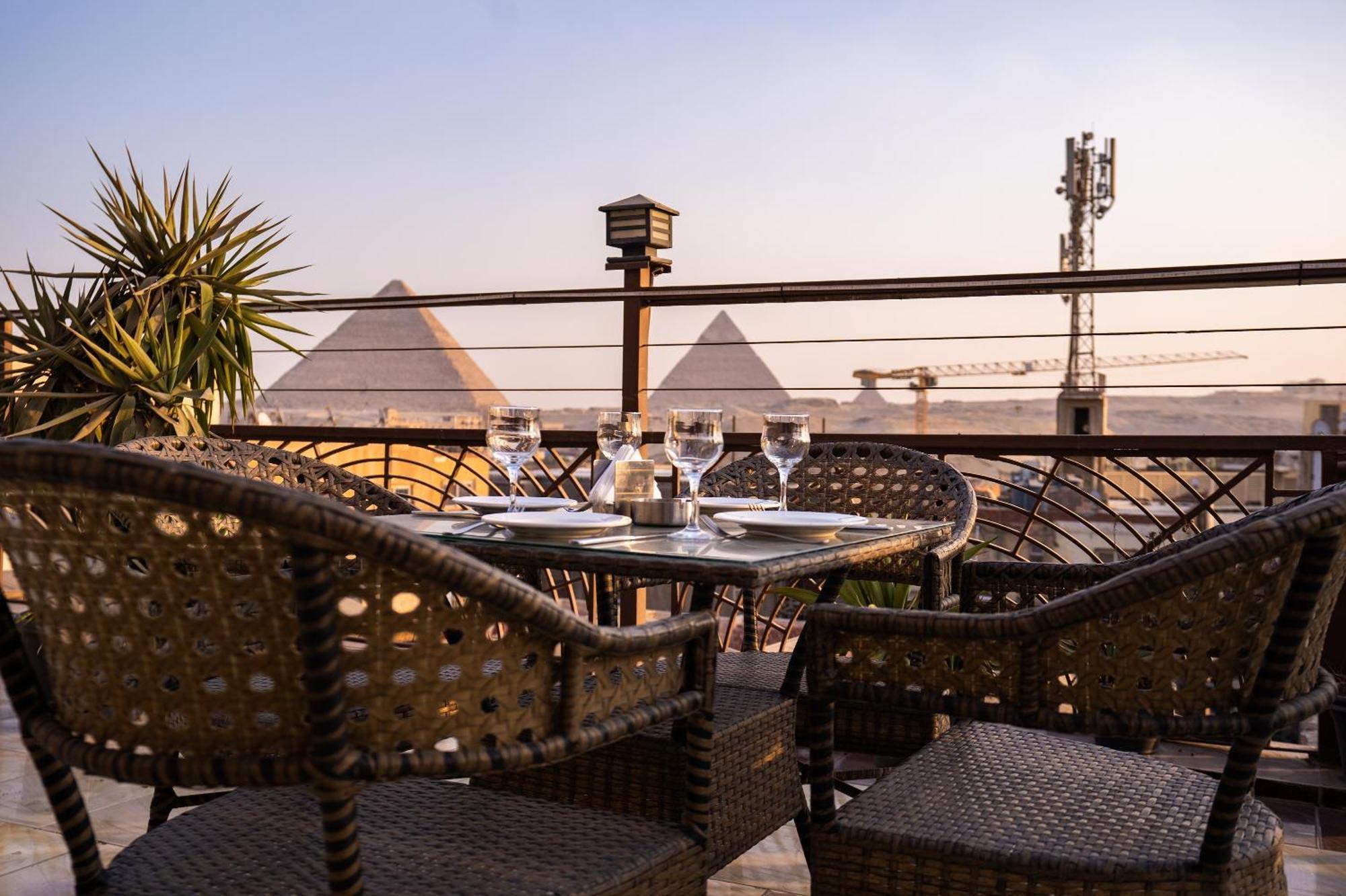 Pyramids Gem Plaza Hotel Kafrat al Jabal Bagian luar foto