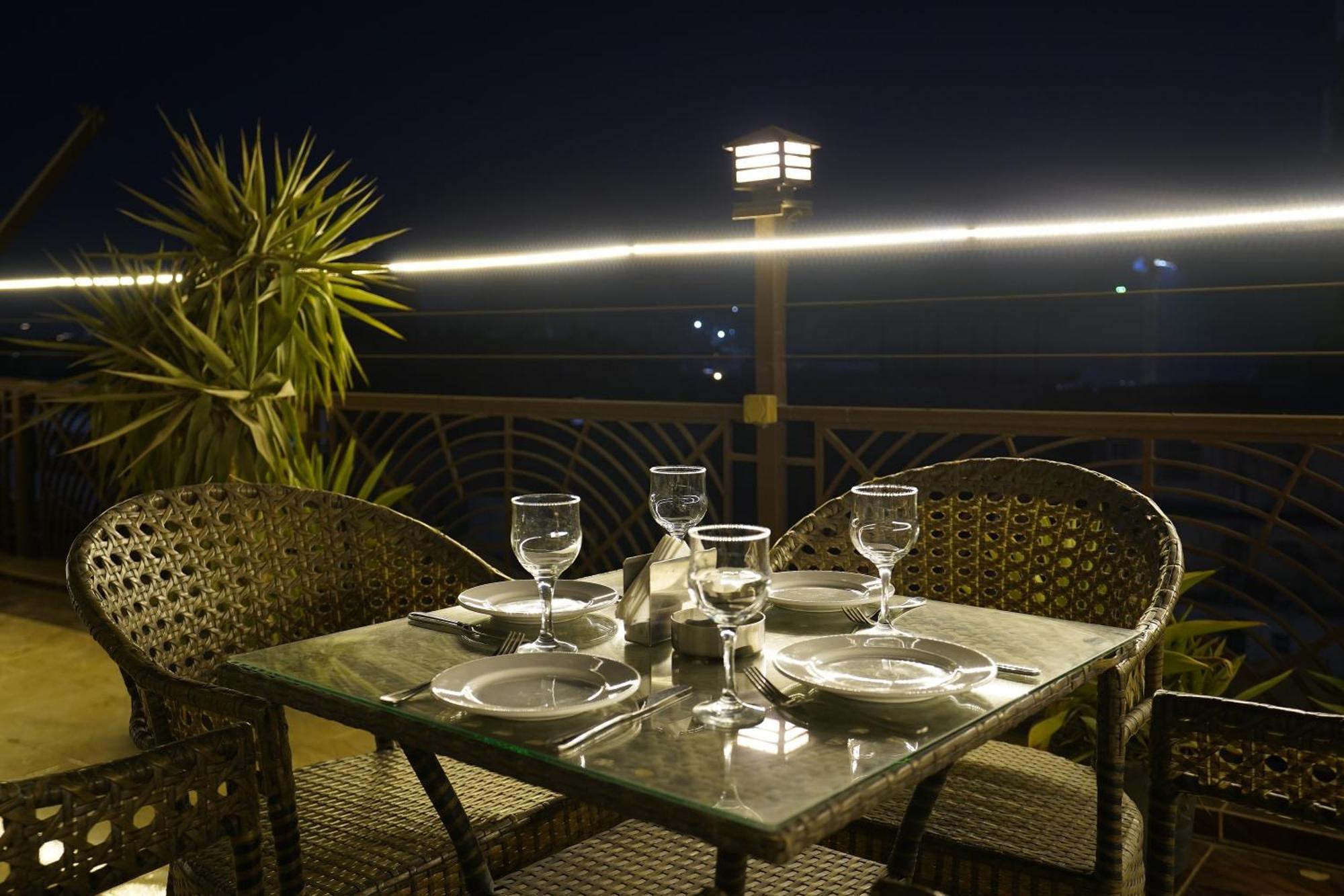 Pyramids Gem Plaza Hotel Kafrat al Jabal Bagian luar foto
